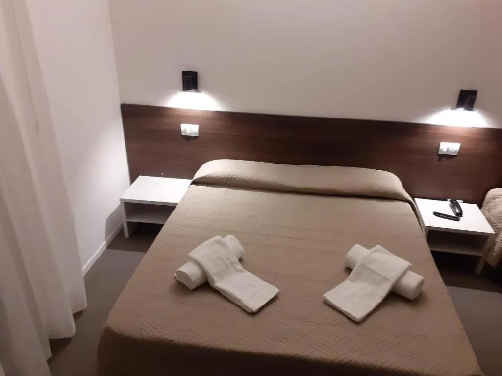 Hotel Lux B&B Mima Milano Marittima Italy