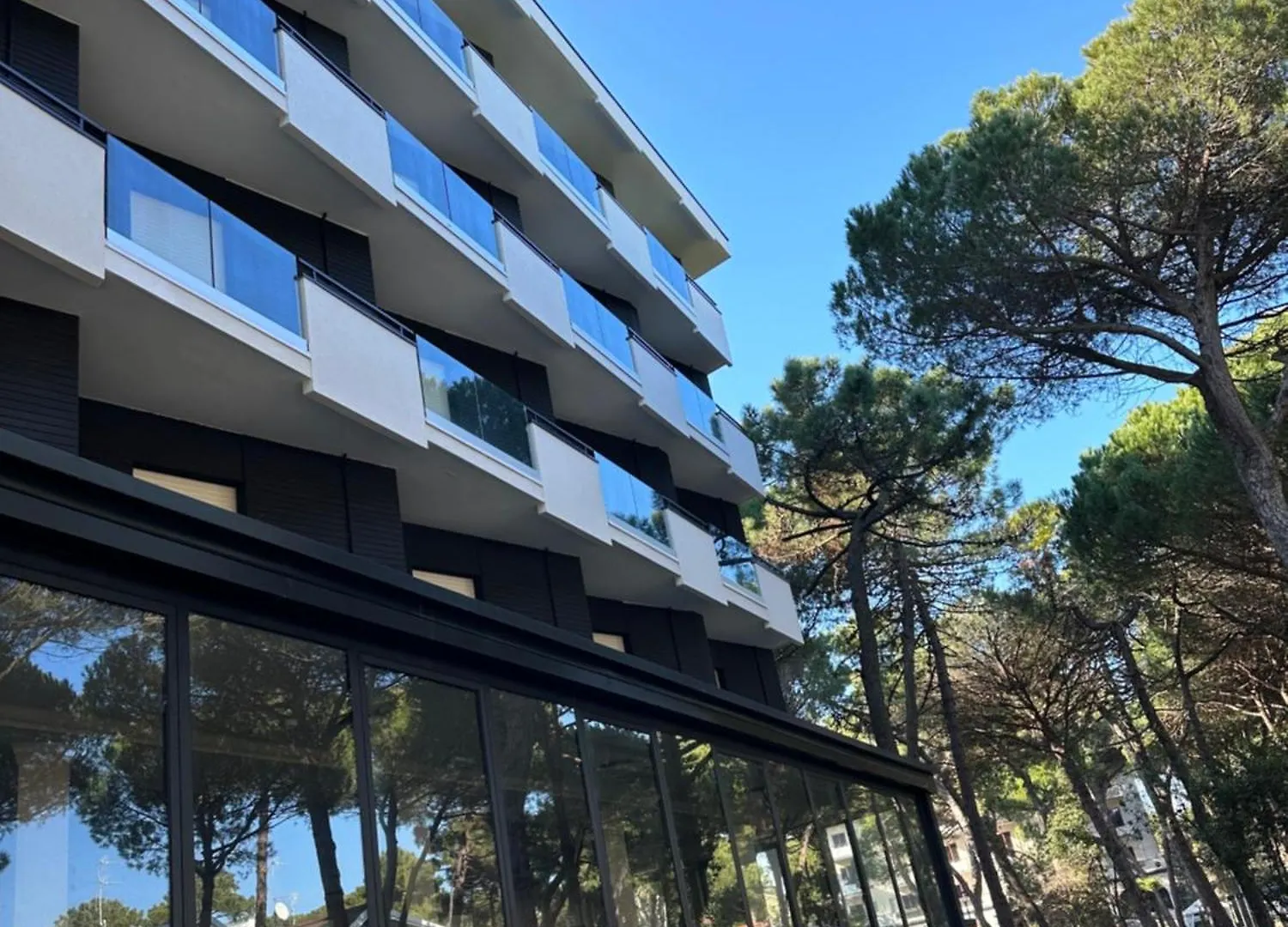 Hotel Lux B&B Mima Milano Marittima 3*,  Italy